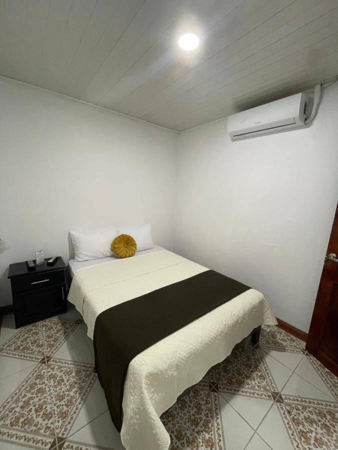 Hotel El Coco Alajuela Kültér fotó